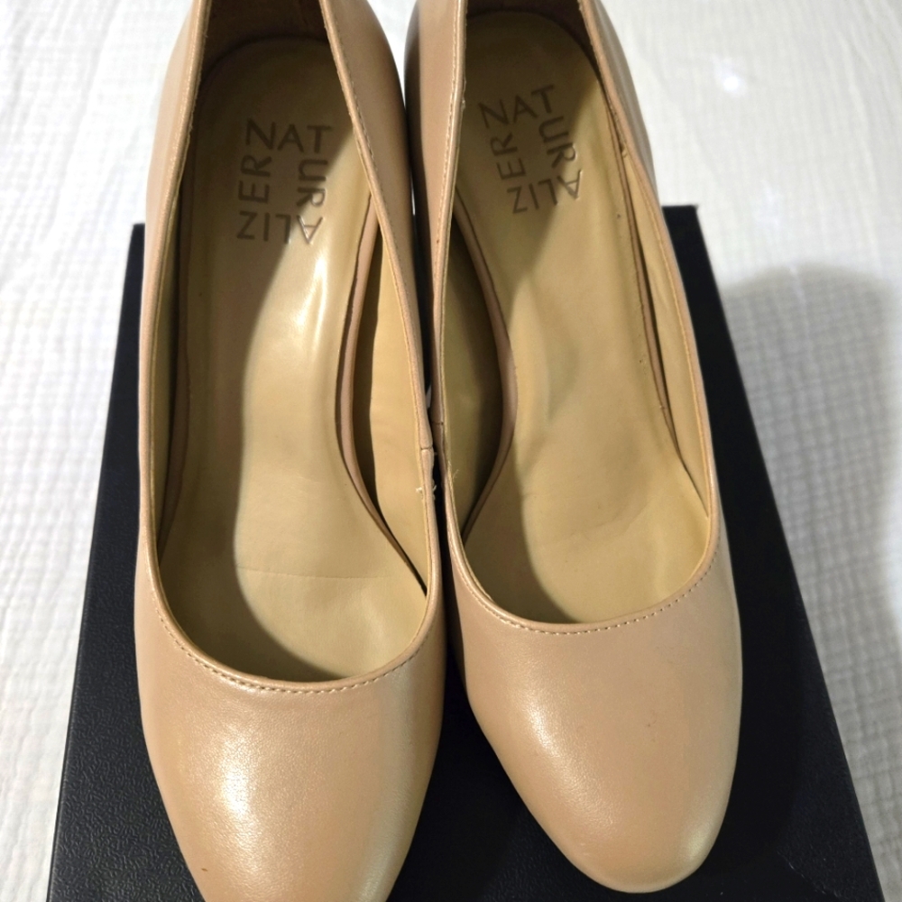 Elegant Nude Pumps